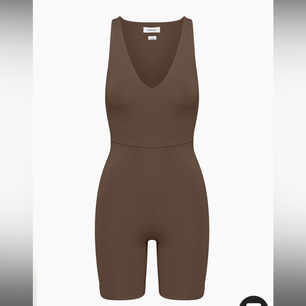 Aritzia babaton contour v-neck romper